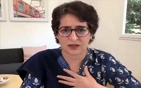 அரசியலுக்கான நேரமல்ல, பேருந்துகளை இயக்க அனுமதி தாருங்கள்: பிரியங்கா காந்தி