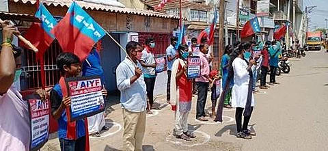 அரசு ஊழியர்களின் ஓய்வு பெறும் வயது வரம்பு உயர்வு: இளைஞர் பெருமன்றம் ஆர்ப்பாட்டம்