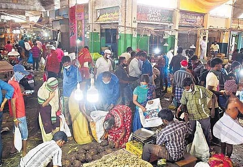 கரோனா பரவலைக் கட்டுப்படுத்த கொத்தவால்சாவடி ஒருவாரம் மூடல்