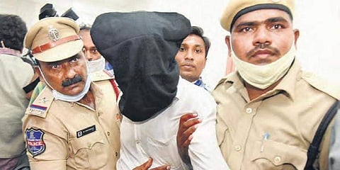 தெலங்கானா சம்பவம்: ஒரு கொலையை மறைக்க 9 பேரைக் கொன்றவர் கைது