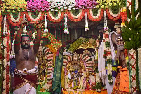 இணையவழியில் மதுரை மீனாட்சி அம்மன் திருக்கல்யாணம்