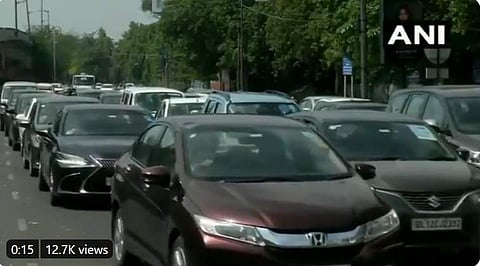 கடும் வாகன நெரிசலை சந்தித்த தில்லி சாலைகள்: தளர்வுகள் இன்று அமலானது