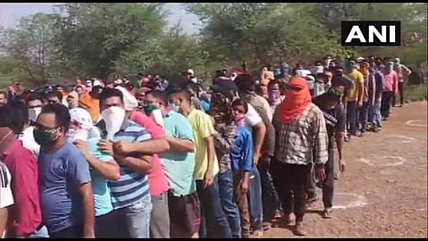 நாடு முழுவதும் பரவலாக மதுக்கடைகள் திறப்பு: வரிசையில் 'குடி'மக்கள்