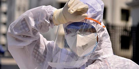 மருத்துவமனைகளில் இருந்து சிறப்பு மையத்துக்கு மாற்றப்படும் கரோனா நோயாளிகள்