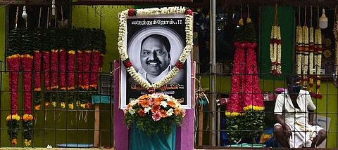 ஜெ.அன்பழகன் மறைவு: கடைகள் மூடல்
