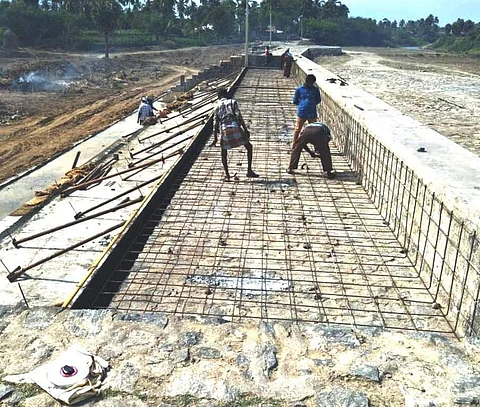 மைலம்பட்டியில் ரூ.22 லட்சம் மதிப்பீட்டில் தடுப்பணை செப்பனிடும் பணிகள்