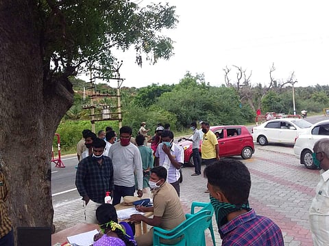 தேனியில் கட்டுப்பாட்டை தளர்த்தியதால் கரோனா அச்சம்