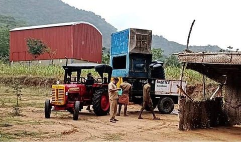 தமிழக கேரளா எல்லையில் கம்பம்மெட்டு சுகாதார சோதனைச்சாவடி அகற்றம்