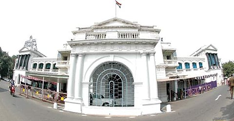 தலைமைச் செயலகம் உள்பட அரசு அலுவலகங்களில் பரவும் கரோனா: தடுப்பு மருந்துகளை அளிக்க தமிழக அரசு உத்தரவு