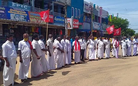 திருப்பூண்டியில் பெட்ரோல், டீசல் விலை உயர்வை கண்டித்து ஆர்ப்பாட்டம்