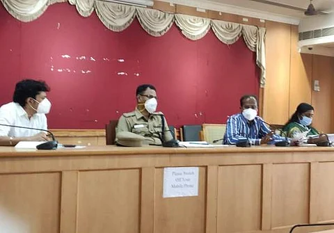 விழுப்புரம் அனைத்து துறை அதிகாரிகள் கூட்டத்தில், மாவட்ட ஆட்சியர் அண்ணாதுரை ஆலோசனை