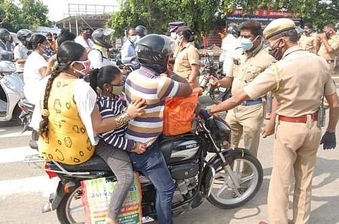 வ்வொரு வாகனமும் சோதனை செய்த பிறகே உள்ளே அனுமதி