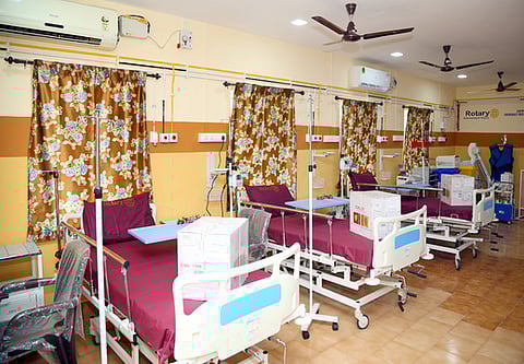 உடுமலை அரசு மருத்துவமனையில் திறந்து வைக்கப்பட்டுள்ள கொவைட்-19 சிறப்பு பிரிவு.