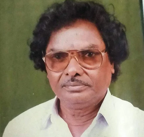விழுப்புரத்தைச் சேர்ந்த முன்னாள் அதிமுக எம்எல்ஏ  கிருஷ்ணன்(86) உடல்நலக்குறைவால் உயிரிழந்தார்.