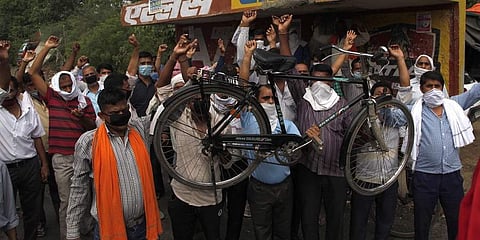 மூடும் முடிவுக்கு எதிர்ப்புத் தெரிவிக்கும் தொழிலாளர்கள்