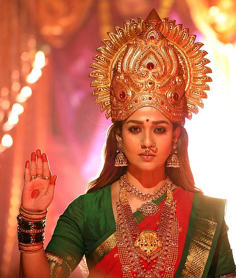 மூக்குத்தி அம்மன் புகைப்படங்கள்