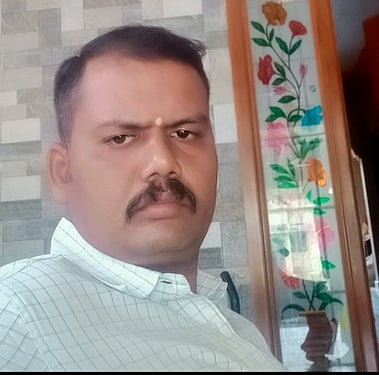 உயிரிழந்த தலைமைக் காவலா் கனிபிரசாத்.