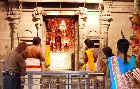 காரைக்காலில் 74 நாள்களுக்குப் பின் வழிபாட்டுத் தலங்கள் திறப்பு