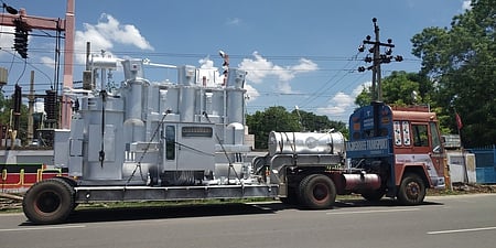 சென்னையிலிருந்து கொண்டு வரப்பட்ட 25 எம்.வி.ஏ. திறன் கொண்ட மின்மாற்றி.