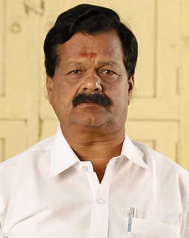 கிருஷ்ணகிரி கிழக்கு மாவட்ட அதிமுக செயலாளா் கே.அசோக்குமாா்.