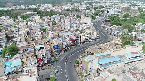 வெறிச்சோடிக் காணப்படும் சாலைகள்