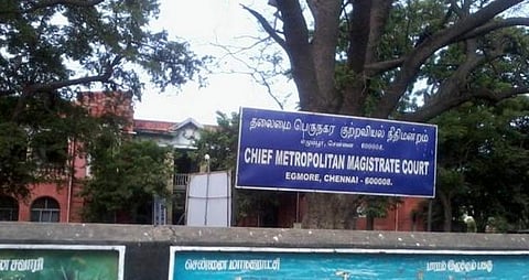 கந்த சஷ்டி கவசம் சர்ச்சை தொடர்பாக கறுப்புர் கூட்டம் அமைப்பைச் சேர்ந்த குகன், சோமசுந்தரம் ஆகியோரை 15 நாள்கள் நீதிமன்றக் காவல் வைக்க உத்தரவிடப்பட்டுள்ளது.