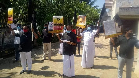 கும்மிடிப்பூண்டியில் பல்வேறு பகுதிகளில் திமுக சார்பில் ஆர்ப்பாட்டம்