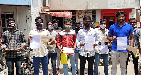 மயிலாடுதுறை தலைமை அஞ்சலகத்திலிருந்து கோரிக்கை மனு அனுப்பிய விண்ணப்பதாரா்கள்.