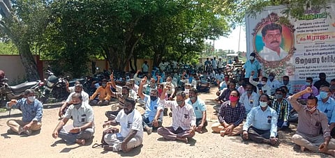 ராணிப்பேட்டையில் டாஸ்மாக் விற்பனையாளர்கள் ஆர்ப்பாட்டம்