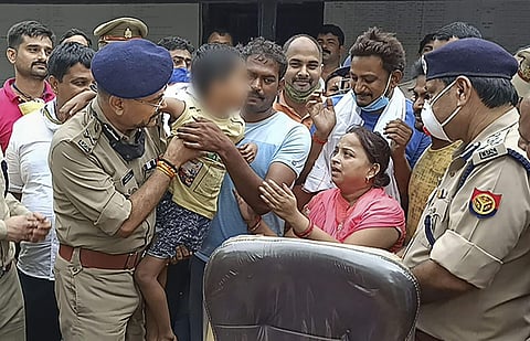 உத்தரப்பிரதேசம்: தொழிலதிபரின் பேரன் மீட்கப்பட்டு குடும்பத்தாரிடம் ஒப்படைப்பு
