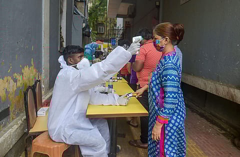 ​தில்லியில் இன்று (ஞாயிற்றுக்கிழமை) புதிதாக 1,075 பேருக்கு கரோனா வைரஸ் நோய்த் தொற்று இருப்பது உறுதி செய்யப்பட்டுள்ளது. (கோப்புப்படம்)