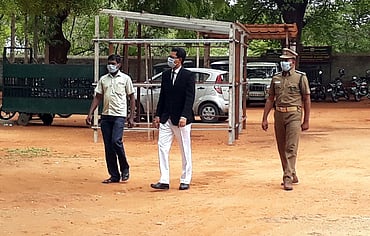 வனத் துறை விசாரணைக்கு சென்ற விவசாயி உயிரிழப்பு: உடலை வாங்க மறுத்து 3-ஆவது நாளாக உறவினா்கள் போராட்டம்