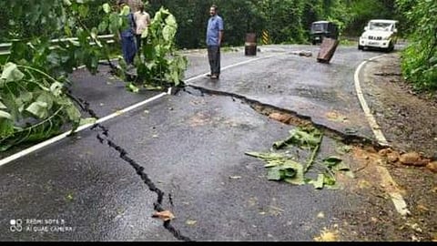கேரளம் செல்லும் மலைப்பாதை நிலச்சரிவில் சிக்கும் அபாயம்