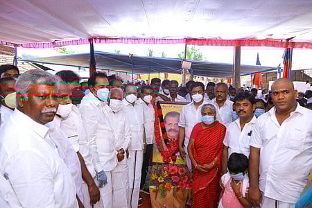 கந்தா்வகோட்டையில் நடைபெற்ற முன்னாள் திமுக எம்எல்ஏ பே. மாரியய்யாவின் உருவப்படத் திறப்பு விழாவில் பங்கேற்றவா்கள்.