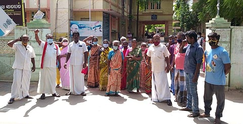 அடிப்படை வசதிகளை செய்து தரக்கோரி பொதுமக்கள் ஆர்ப்பாட்டம்