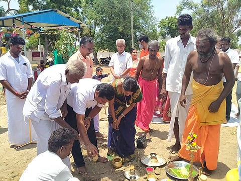 நம்புதாளை நம்புகேஸ்வரா் கோயிலில் ஞாயிற்றுக்கிழமை நடைபெற்ற நவக்கிரஹ கோயில் பூமி பூஜை விழா.