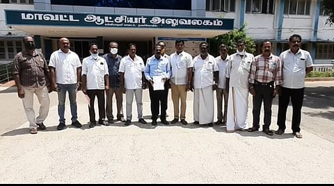 ஆட்சியரிடம் மனு அளித்த மாா்த்தாண்டம் நகர வா்த்தக சங்க நிா்வாகிகள்.