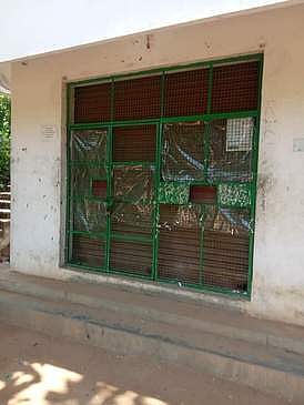 நாமக்கல்லில் செவ்வாய்க்கிழமை மூடப்பட்டிருந்த அரசு மதுபானக் கடை.