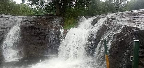 நீர்வரத்து அதிகரித்துள்ள கும்பக்கரை அருவி