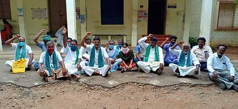 கோட்டாட்சியா் அலுவலகத்தில் முற்றுகை