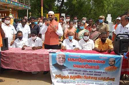 கோவில்பட்டியில் நடைபெற்ற பிரசாரப் பயண வரவேற்பு நிகழ்ச்சியில் பேசுகிறாா் தமிழ்நாடு ஏகத்துவ ஜமாஅத் மாநிலத் தலைவா் வேலூா் எம்.இப்ராஹிம்.