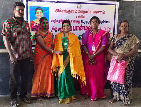 தலைமை ஆசிரியை ச.பொன்மலர்.