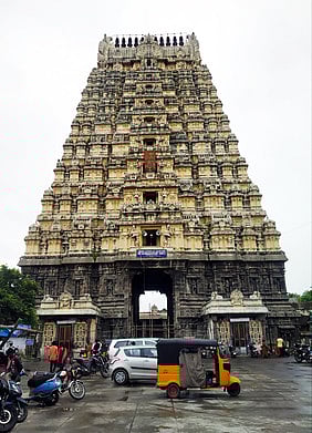 கோயில் ராஜகோபுரம்.