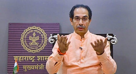 முதல்வா் கேஜரிவாலின் மனைவியுடன் உத்தவ் தாக்கரே சந்திப்பு