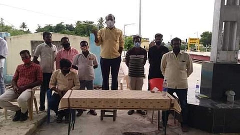 கூட்டத்தில் பங்கேற்றோா்.