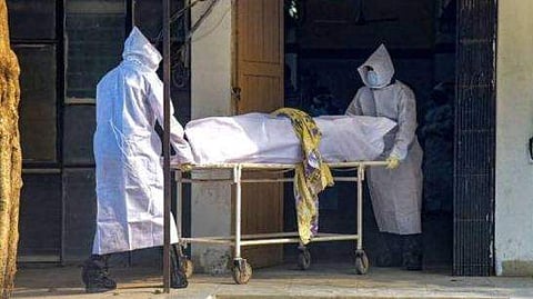 இறந்து 16 நாள்களுக்கு பிறகு
வீட்டில் முதியவா் உடல் மீட்பு