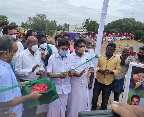 தென்பெண்ணையாற்றில் ரூ.25.35 கோடி மதிப்பில் கட்டப்பட்டுள்ள புதிய அணையை மாநில சட்டத்துறை அமைச்சர் சிவி சண்முகம் திறந்து வைத்தார்.