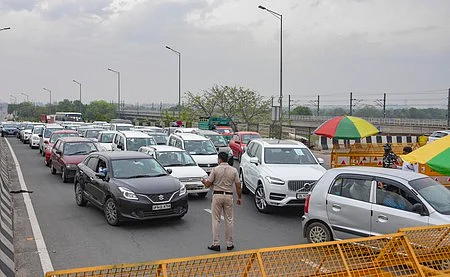 தில்லியில் கடும் போக்குவரத்து நெரிசல்