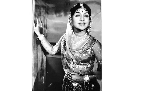 ரோஜா மலரே!: சுனில்தத்துடன் ஹிந்திப் படத்தில் நான்!   - குமாரி சச்சு