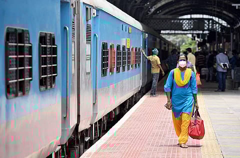 ஐயப்ப பக்தா்களுக்காக
விஜயவாடா, குண்டூரிலிருந்து
கொல்லத்துக்கு சிறப்பு ரயில்கள்